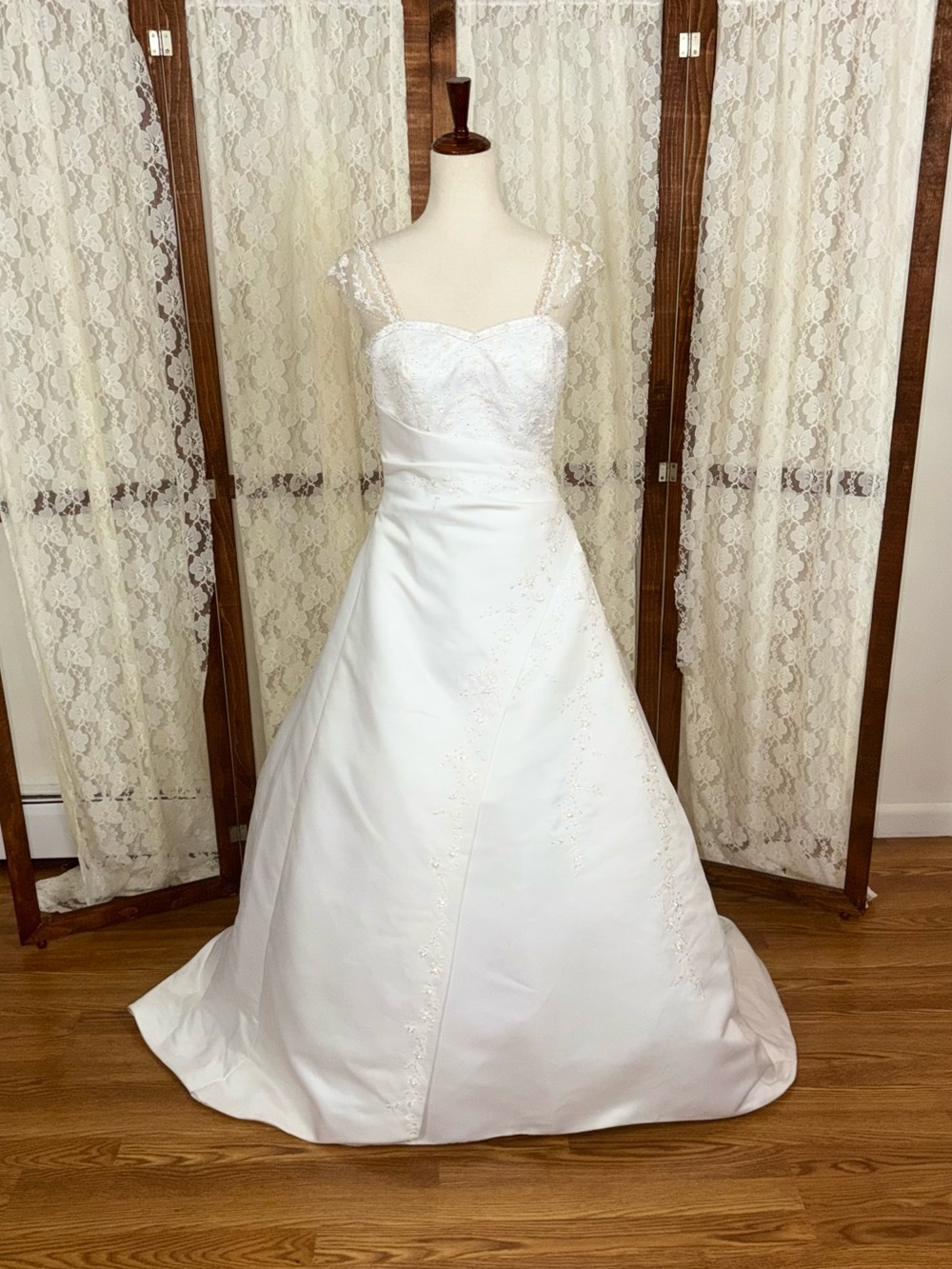 Pretty Vintage 90s Michaelangelo Satin A Line Wedding Gown